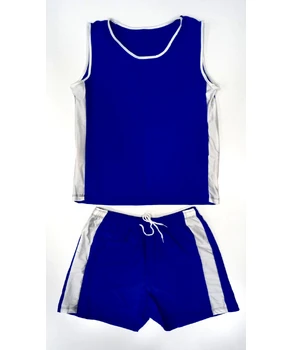 Un set de tricouri și pantaloni scurți 87365